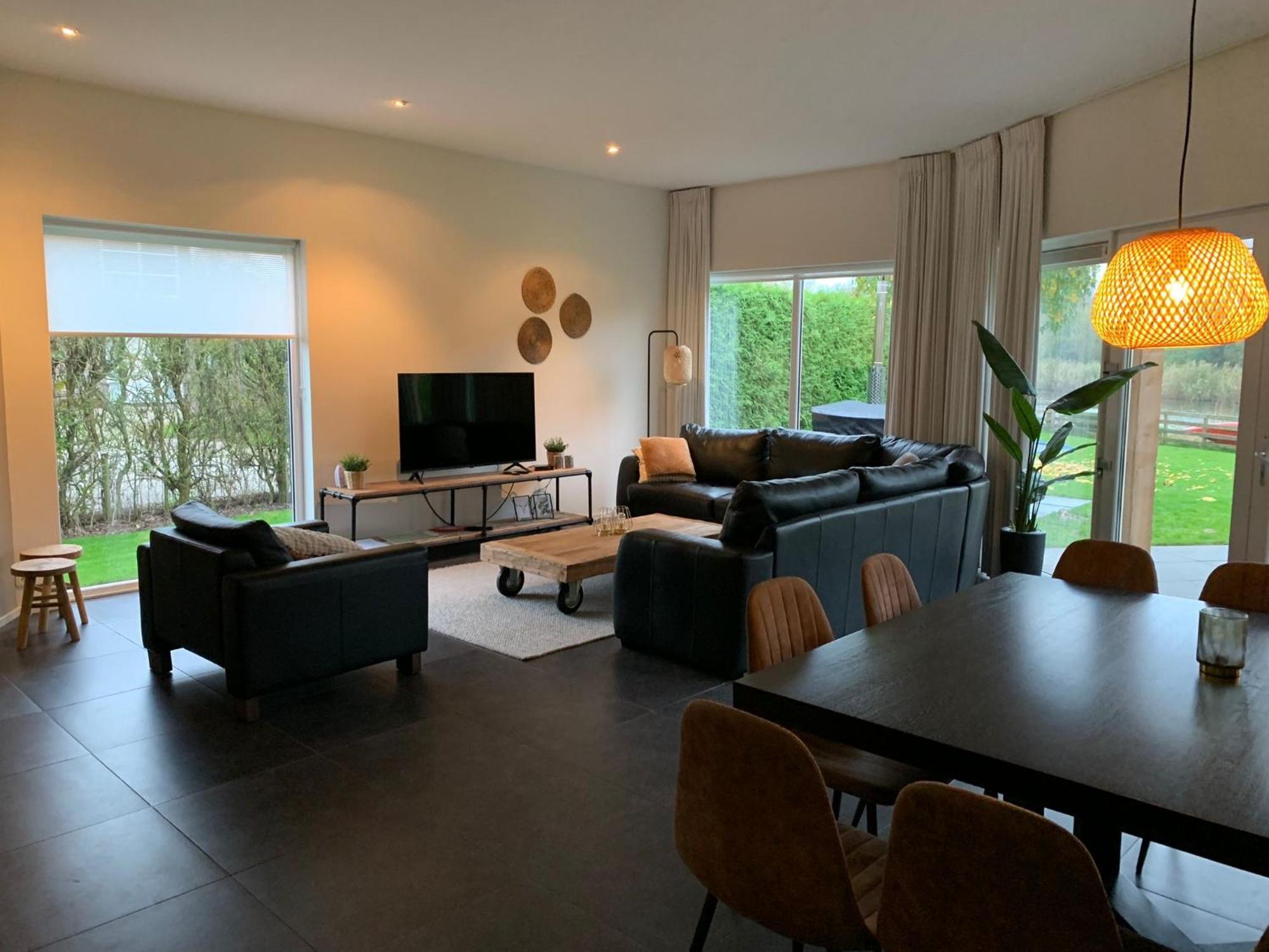 Villa Riverside Met Hottub, Eigen Aanlegsteiger, Zwemtrap, Trampoline En Kano'S Zeewolde Eksteriør billede